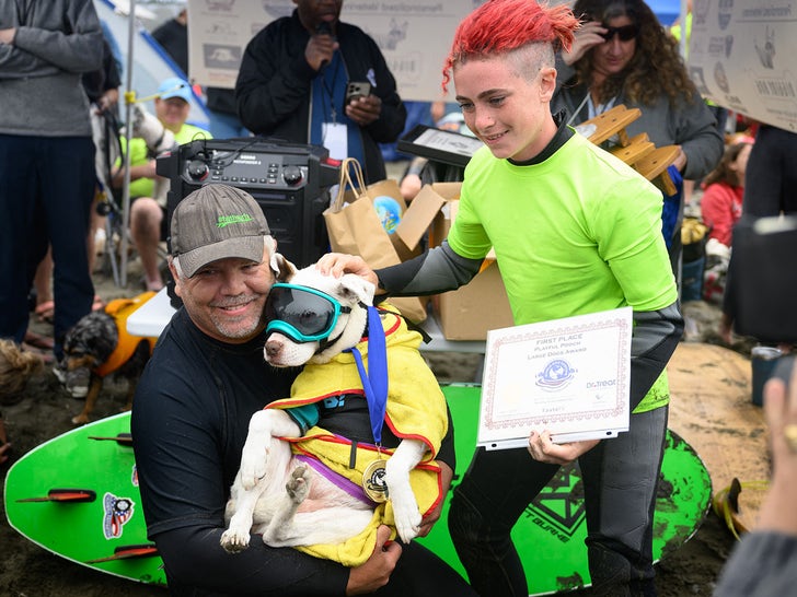 eae14d6f836e42deb1e7b93e0a872dcc_md 0807-World-Dog-Surfing-Championships-2023-primary-3