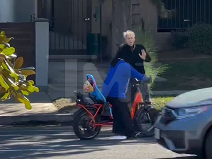 100323-mgk-kerwin-frost-3