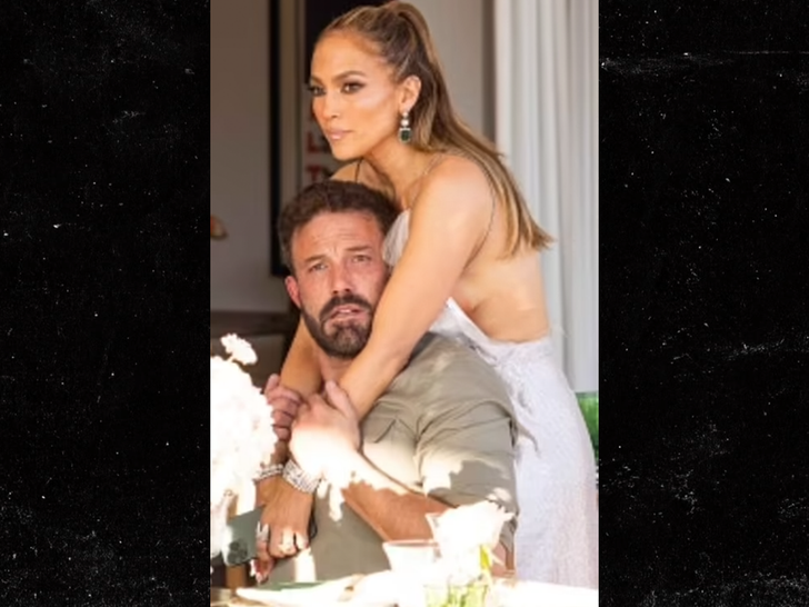 eba98d80a3c949aa9cf0b19a8801d0a1_md ben and jennifer lopez