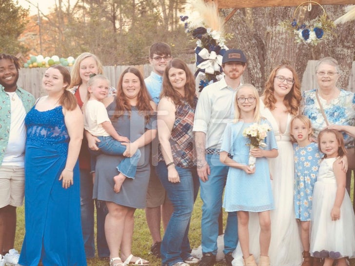 ebb1fb08cd4049c28a4cb3c08132c11d_md 0110-Anna-Chickadee-Cardwell-Wedding-SUB-3