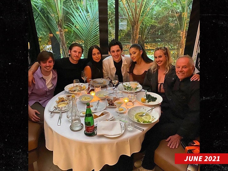 ariana grande and dalton gomez insta 1