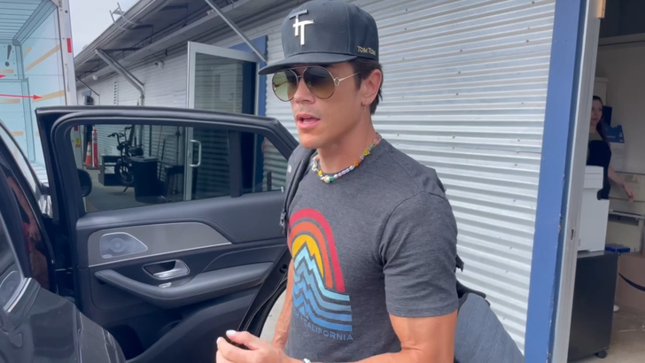 ecaa7ad57b8344aebe5fae1841ca72f7_md tom sandoval car