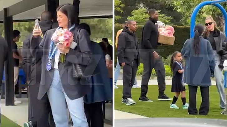 ef02777df71e4751b6767f2fd3dff91b_md-1 060723_kardashian_graduation_kal