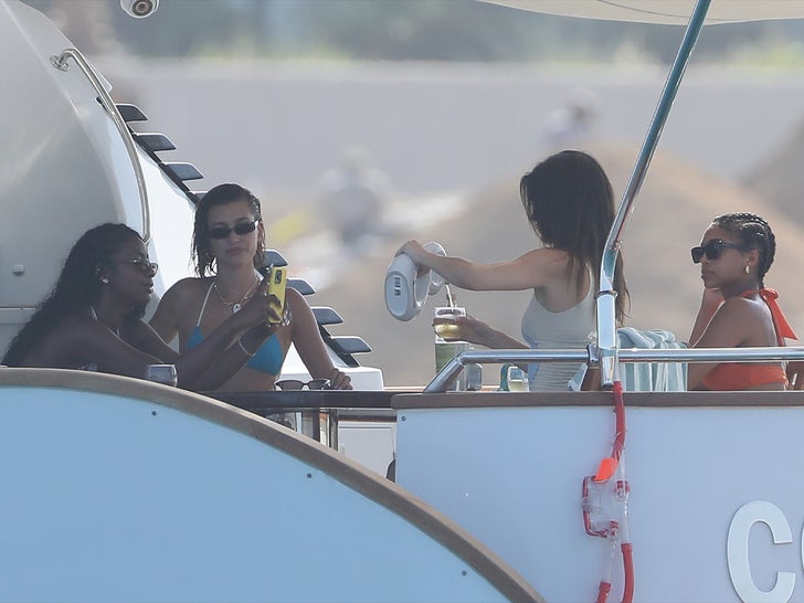 0826-Kendall-Hailey-Lori-Cabo-Sub1