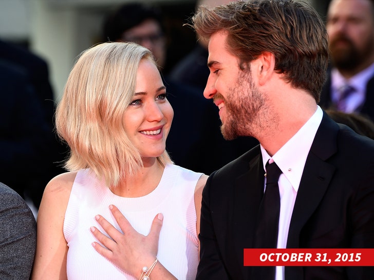 f0dffe2a5bb64d29b12b93cc7ac19524_md liam hemsworth and jennifer lawrence getty 1