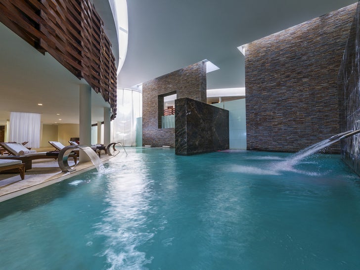 1005-love-is-blind-mexican-resort-photos-primary-2