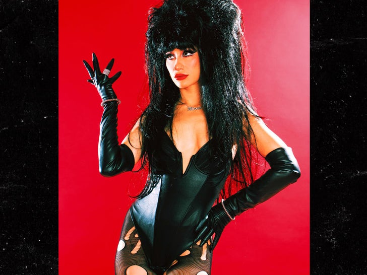 1031-celebrity-halloween-costumes-social-media-photos-primary-3