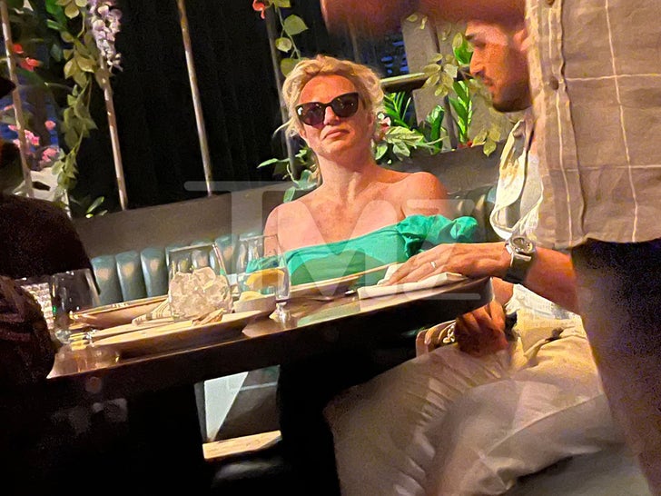 0707-britney-spears-after-the-slap-photos-primary-3