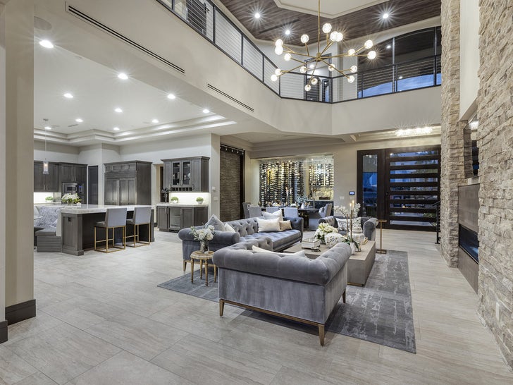 0608-dean-cain-vegas-mansion-primary-4