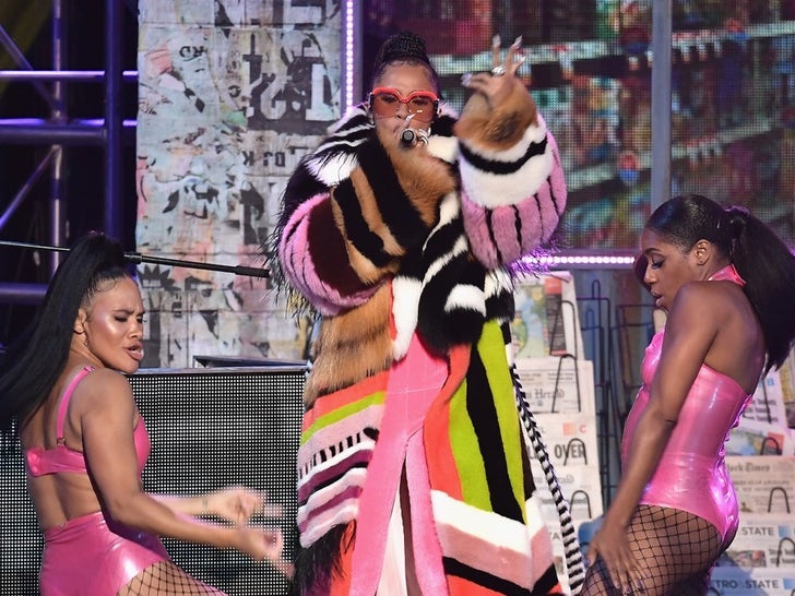 Cardi B's Performance Pics