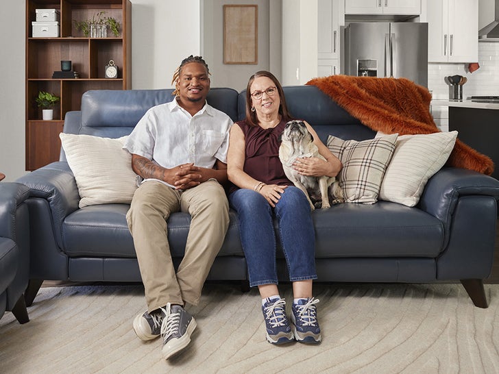 1101-Airbnb-Thanksgiving-Viral-Grandma-And-Jamal-primary-4