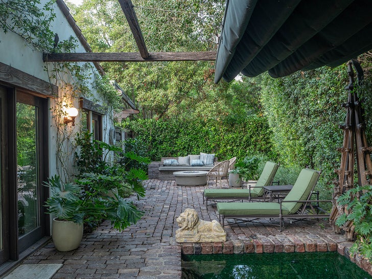 1219-robert-pattinson-hollywood-hills-home-sale-photos-primary-2