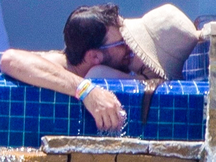 0706 Hailee Steinfeld and Josh Allen heat up Mexico sub 2