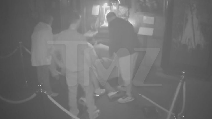 122923_zak_bagans-kal