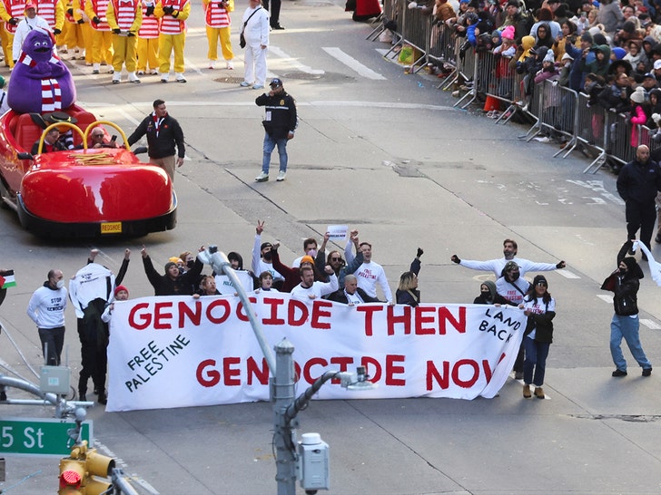 thanksgiving day parade pro palenstine protest reuters 1