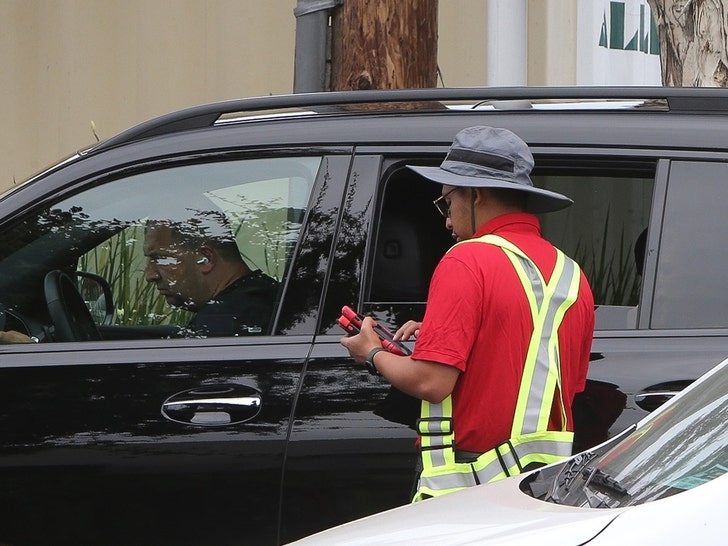 kanye stops by chick fil a on way to gym backgrid 1
