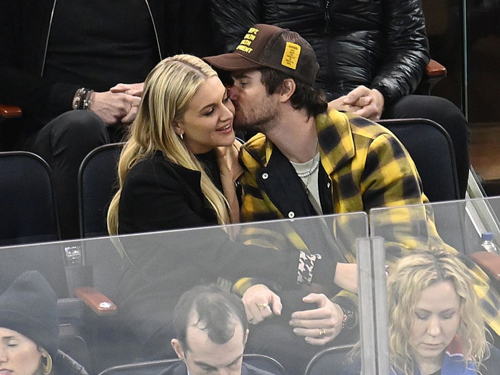 Chase Stokes and Kelsea Ballerini PDA At NY Rangers Game