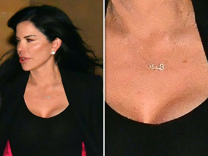 Lauren Sánchez jeff bezos necklace