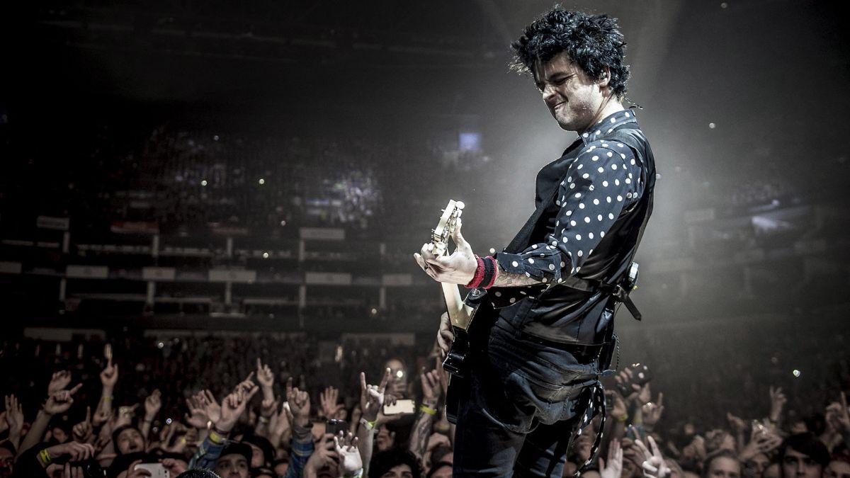 green day billie joe armstrong urges ice agents quit donald trump super bowl