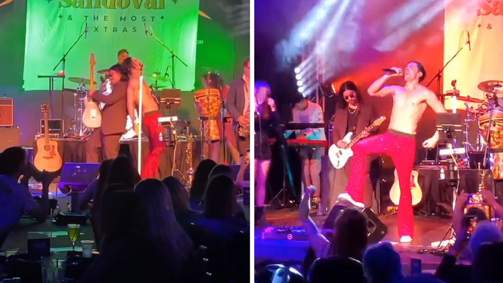 8ab630e148624e1086360b29bde72260_md tom sandoval band