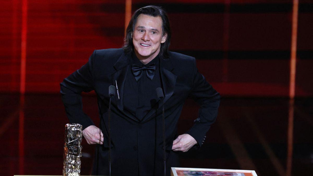 Some fans claimed they didn't believe he was Jim Carrey.